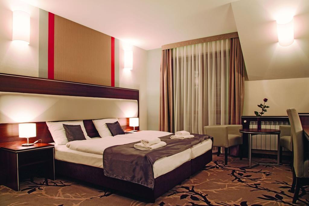 Era Hotel